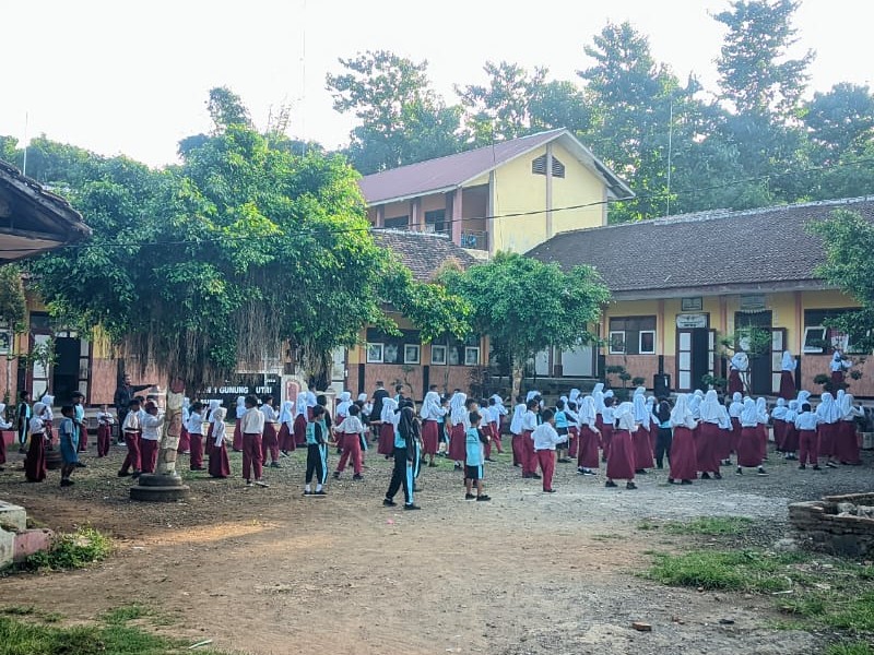Jejak Cahaya di Lereng Bukit: Sejarah SDN 1 Gunung Putri