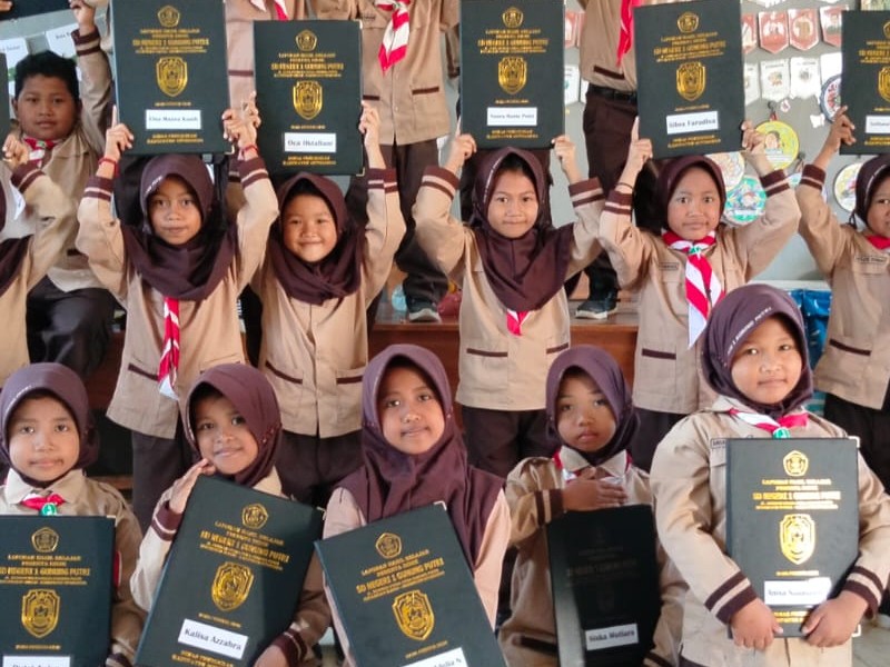 SDN 1 Gunung Putri Gelar Pembagian Rapor Semester Genap, Kepala Sekolah Apresiasi Prestasi Siswa
