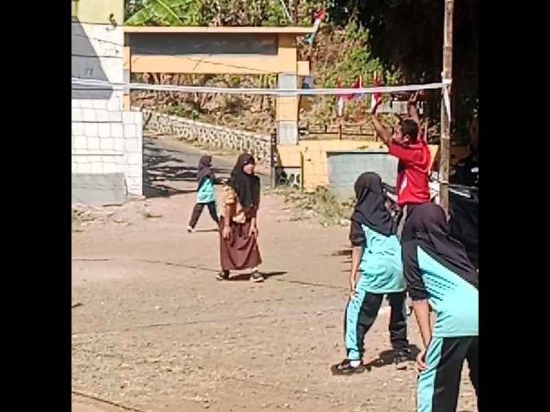 Semangat Menyambut HUT RI: SD Negeri 1 Gunung Putri Gelar Persiapan Matang Lomba Voli Agustusan
